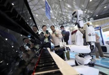 成都にスマートヘルスケアロボット175種類が勢ぞろい―中国