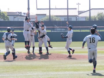 【高校軟式野球・秋季関東大会】三浦学苑が連覇　エース青木が5安打完封　栄光学園との神奈川県勢対決制す