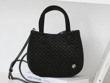 「秋っぽバッグ」が欲しい♡【ROPÉ PICNIC】コーデの格が上がる「ベロアバッグ」