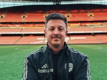 「デビュー戦を今でも覚えている」「つねに安定していた」アーセナル時代の冨安健洋をクラブ番記者が評価「欧州でまた会えることを願っている」【現地発】