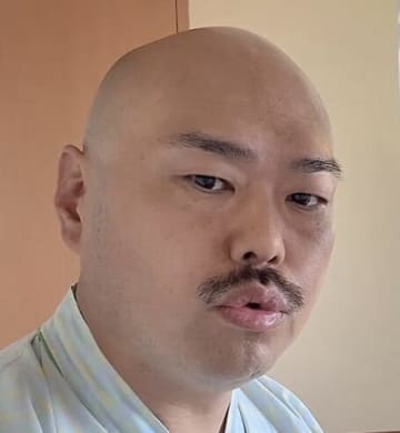 芸人・クロちゃんが『二度と共演したくない』と、ある芸人への嫌悪感を実名告白。SNSでは「あたしはあなたが嫌いです(笑)」と批判的な声も