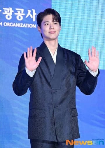 パク・ボゴム、花屋の店主に！？アルバイトの面接も担当…時給10万円の求人に25万人が応募