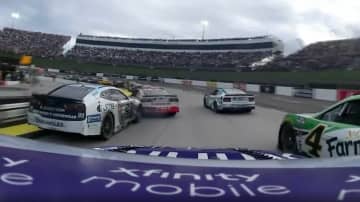 ぶつけた直後に“また”ぶつかる！ あり得ない喧嘩上等バトルに「アメリカの警察並みのテクニック」「急に止まってた」ファン騒然