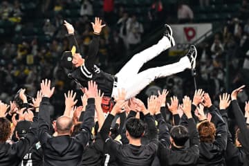 【ソフトバンク】４連勝で５年ぶり１２度目の日本一…小久保監督が９回宙に舞う