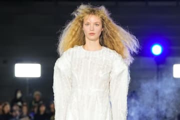 エンフォルド 2026年春夏コレクション - “理想の惑星”で共鳴する未知