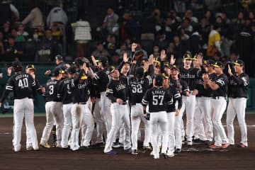 武田鉄矢がソフトバンク日本一に「我らがソフトバンク鷹軍団には若さと戦巧者のベテランのしぶとさがありました」