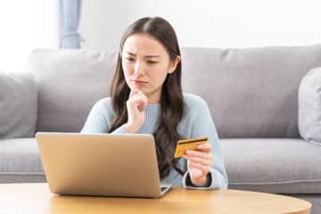 年収「500万円」、支払いの延滞がなくても「クレカ」の審査に落ちる!?収入や支払い履歴以外で審査に影響する要素はなに?