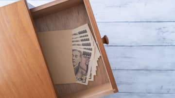 父の遺産分割協議後、実家のタンスから「現金500万円」が見つかりました。このお金、発見した私が「一人で」相続して問題ないでしょうか?