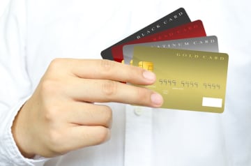 年収450万円、「ゴールドカード」を使い始めて3年です。そろそろ「プラチナカード」を持ちたいと考えていますが、収入の基準はどれくらい違うのでしょうか？