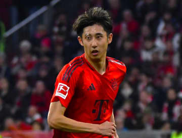 バイエルン伊藤洋輝が復帰へ近づく! 骨折を負った右足でボールを蹴る