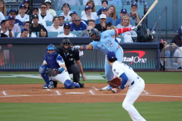 「また来たの」「一体何ごと!?」ドジャース本拠地で生観戦していた“人気ハリウッド俳優”に米ファンざわつく「放送席に呼んでほしい」「髪が長くなった」