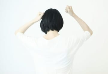 「是非お孫さんとご一緒に」デパートでまさかの祖母扱い…大ショックの女性→学習机は別のデパートで購入