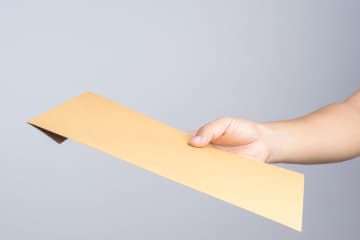 「身内の手伝いだから大丈夫」と言うママ友。でも月2万円“手渡し”で確定申告なしって本当に平気？