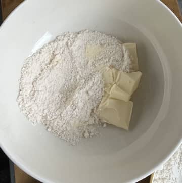 【季節のお菓子とビールで愉しむ】10月　パンプキンタルト