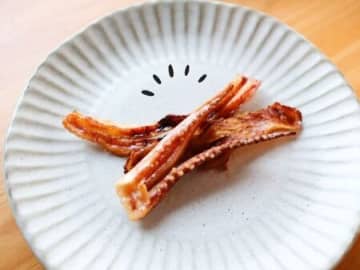 カチカチ過ぎて食べにくい…！「あたりめ」が驚くほどやわらかくなる裏ワザ。小さじ1杯加えるだけ♪