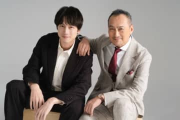 坂口健太郎へ渡辺謙からエール「恐れることなく、挑戦し続けてほしい」　息ぴったりの撮影は同じ“ボケ”で大笑い