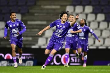 原口元気、豪快ミドルで移籍後初ゴール！　木村誠二＆坂本一彩も得点の“日本人対決”はベールスホット勝利