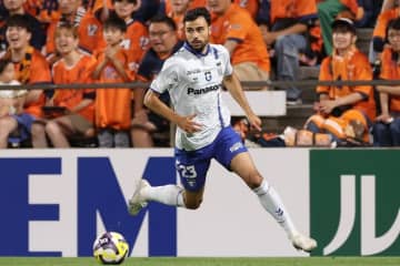 【バイタルエリアの仕事人】vol.57 デニス・ヒュメット｜日本の若手はチャンスがあれば欧州に挑戦すべき。ただ分かっておいてほしいのは…