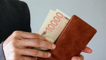 「ペイペイ！」より現金？ 飲食店の支払いで“現金派”が4割もいるという意外な結果