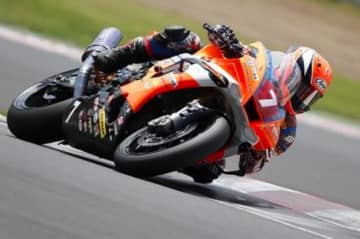 バイクで魅せたドラマ！高平理智がデビューV、豊島怜は不運乗り越える走り