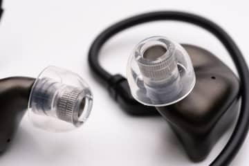 AZLA、サージカルステンレス・コアを一体成型したイヤーピース「SednaEarfit mithryl」