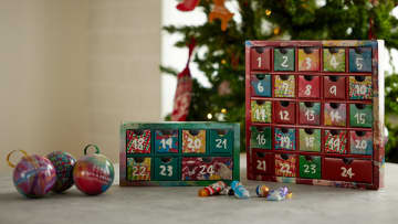 聖夜までを彩る　DEAN & DELUCAが贈るアドベントカレンダーやリース、“待つ時間を楽しむ”ホリデーアイテム
