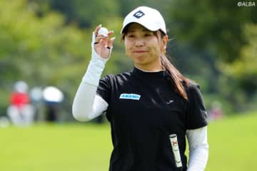 巨大ステーキを前に、顔芸を披露した女子プロゴルファー「絶賛前髪不調おばさん」の自虐にファン爆笑