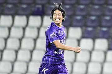 欧州日本人の20m超ミドル炸裂　現地メディア絶賛…ドイツで活躍の「理由を証明した」