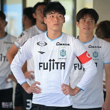 湘南のエース鈴木章斗の“一生忘れられない”悔しさ、景色。J２降格から４日後の誓い「一年半でJ１に戻りましょう！」