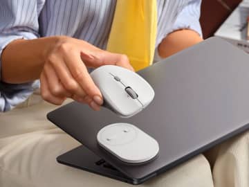 ノートPCに“くっつく”マウス　ESR『MagMouse』はマグネット装着×内蔵USBケーブルで持ち運びも充電もスマートに