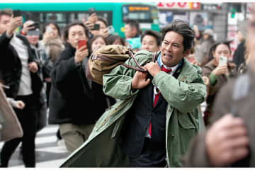 『踊る』最新作、解禁された場面カットが話題に「どういう状態？笑」「スゲえワンシーン」