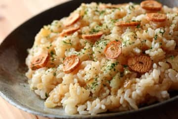 速水もこみち『香りまで美味いガーリックライス』の作り方を公開！たった”ひと工夫”でワンランク上の絶品に…主婦からも絶賛の声「エスニック風で美味しそう」「粗挽き黒コショウ利かせたのが更に好きかも」