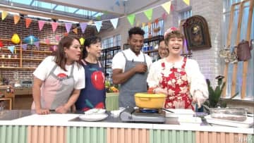 平野レミが外国人の“思い出の味”を堪能！「今まで食べたことないものばっかり」