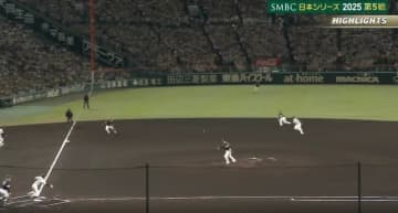 どうした…！？ 阪神・坂本誠志郎の打球で“まさかの光景”「魔物やな」甲子園の“独特のゴロ”→相手野手が困惑？「あれは難しい」