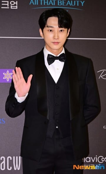 【PHOTO】ジニョンからユン・シユン、NouerAまで「2025 アジアモデルアワーズ」レッドカーペットに登場（動画あり）