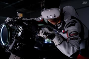 CB750FB × GSX750S KATANA のバトルを体感！「バリ伝」再現の2輪シミュレータを EICMA で発表（動画あり）