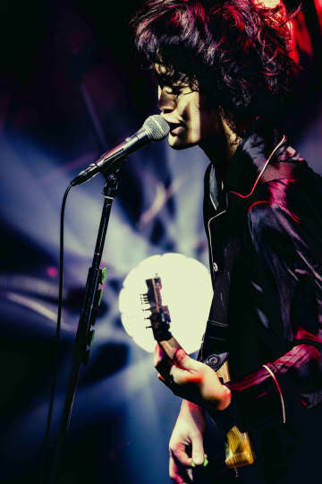 【ライヴ・レポート】粗品、新作『佐々木直人』を携えた全国五大都市ツアーを名古屋でフィニッシュ