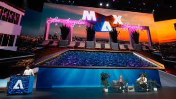 アドビ、指示1つで動画が仕上がる新機能　写真内の昼夜変更も