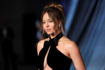 大谷ユニ着たハリウッド女優に騒然「大胆だ」　フォロワー2515万超…名物グルメに舌鼓