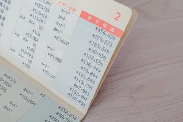 もうすぐ銀行口座の残高が“1000万円”を超えそうです。「リスク分散」を考慮し口座を分けるべきでしょうか？