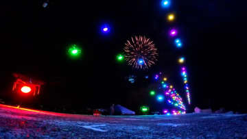 White Crow、11/1和歌浦漁港「和歌祭わかうら花火大会」でドローンショーを開催