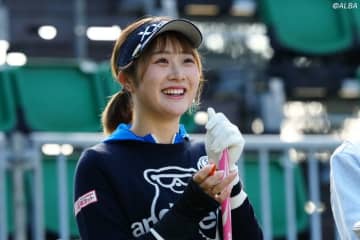 誰も都玲華だとは気づかない!? ファンも思わず「不審者」とツッコミを入れた練習ラウンドでの怪しい姿が話題に