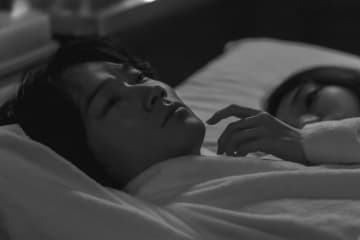 綾野剛が見せる男の色気　田中麗奈、咲耶の姿も　荒井晴彦脚本・監督「星と月は天の穴」場面写真