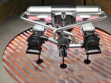 【JMS2025：マツダ】「走るほどにCO₂排出を減らす」ロータリーターボPHEV「MAZDA VISION X-COUPE」を世界初披露