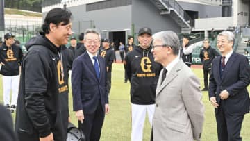 【巨人】山口オーナーがキャンプ視察　「ライバルのチームは能力の高い選手が多い」などと訓示