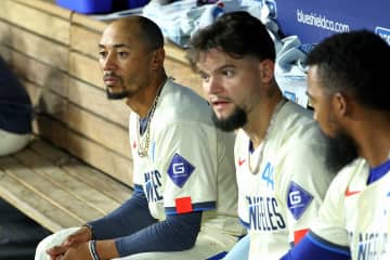 ドジャース打線は勝負弱い？　シーズン中の打撃力が出せない現状に、ロバーツ監督が打順変更も示唆「もし相手が長打を許してくれないなら...」