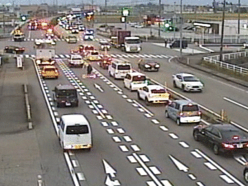 【国道8号】富山高岡バイパス 富山市内で衝突横転事故 4時間半ぶり通行止め解除（31日17:25現在）