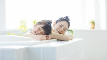 むくみの解消なら半身浴より全身浴？安眠・肌ケア・ストレス解消ではどう？目的別のおすすめ「湯温」と「入浴時間」