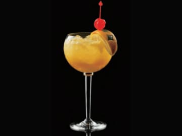 爽やかレモンスカッシュと大人のロンリーチャップリンでノンアル時間を格上げ【THE カクテルバイブル500】