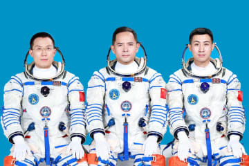 中国、宇宙ステーション「天宮」に向けて3人の宇宙飛行士を打ち上げ